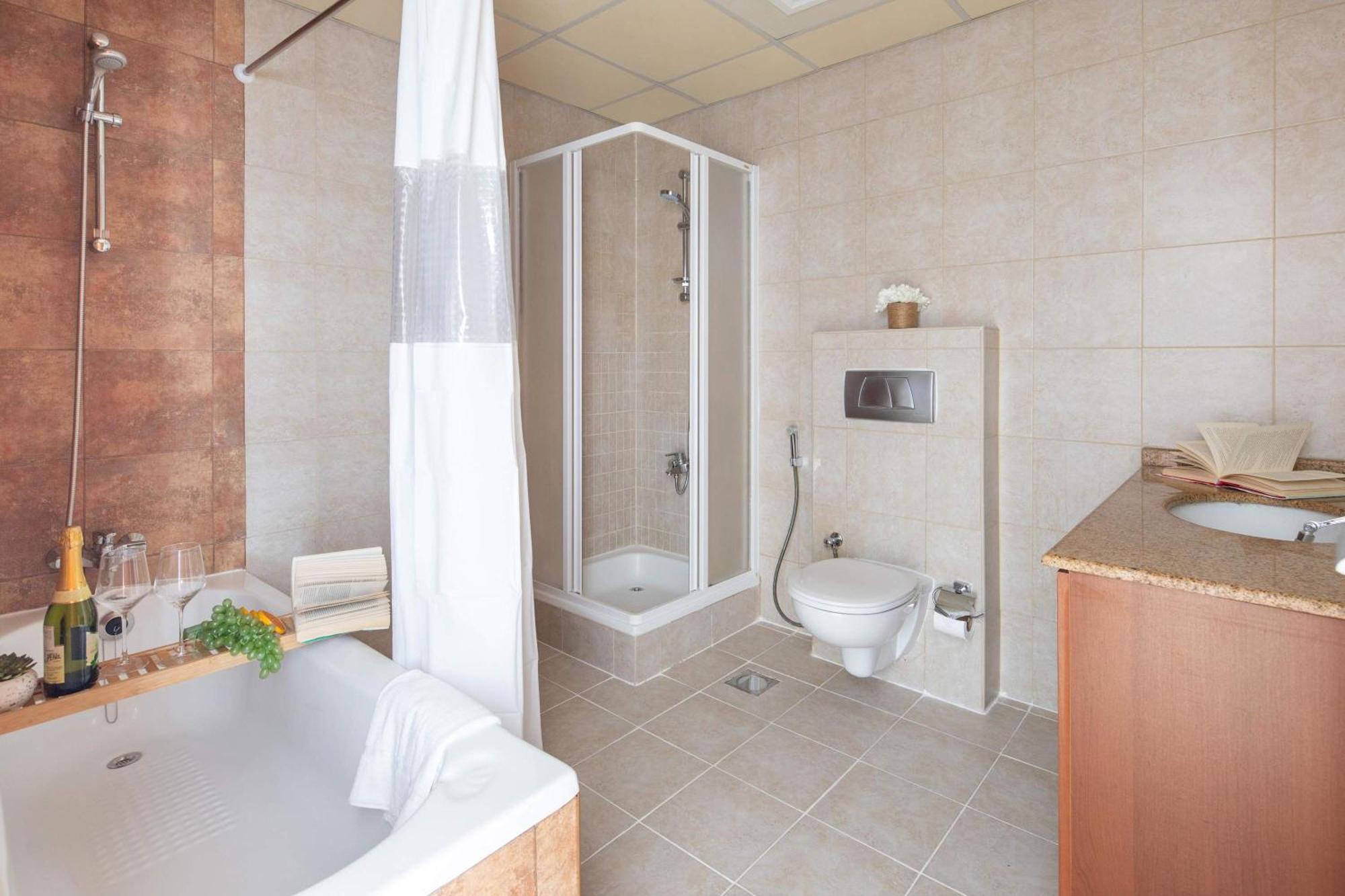 Frank Porter - Mag 218 Apartment Dubai